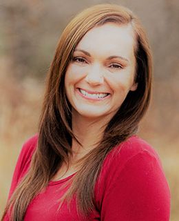 headshot-dr-lyndsay-carlson